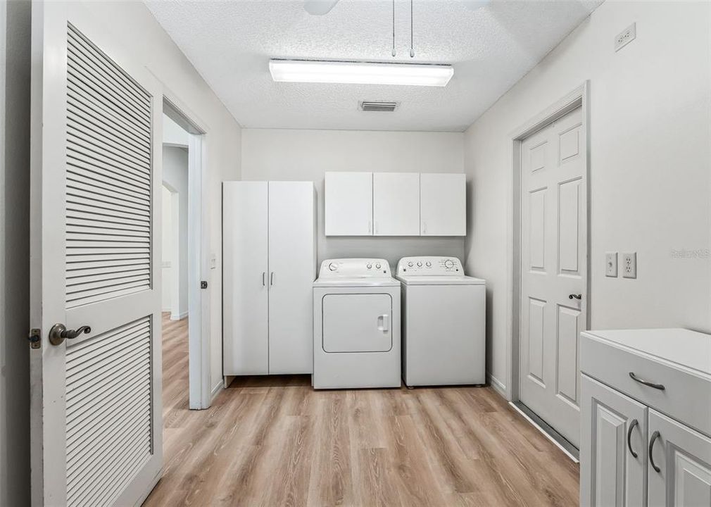 En Venta: $424,900 (3 camas, 2 baños, 2216 Pies cuadrados)