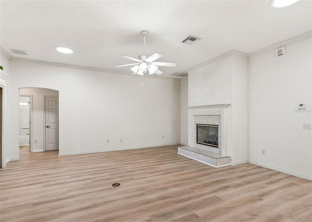 En Venta: $424,900 (3 camas, 2 baños, 2216 Pies cuadrados)