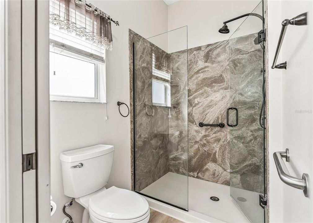 En Venta: $424,900 (3 camas, 2 baños, 2216 Pies cuadrados)