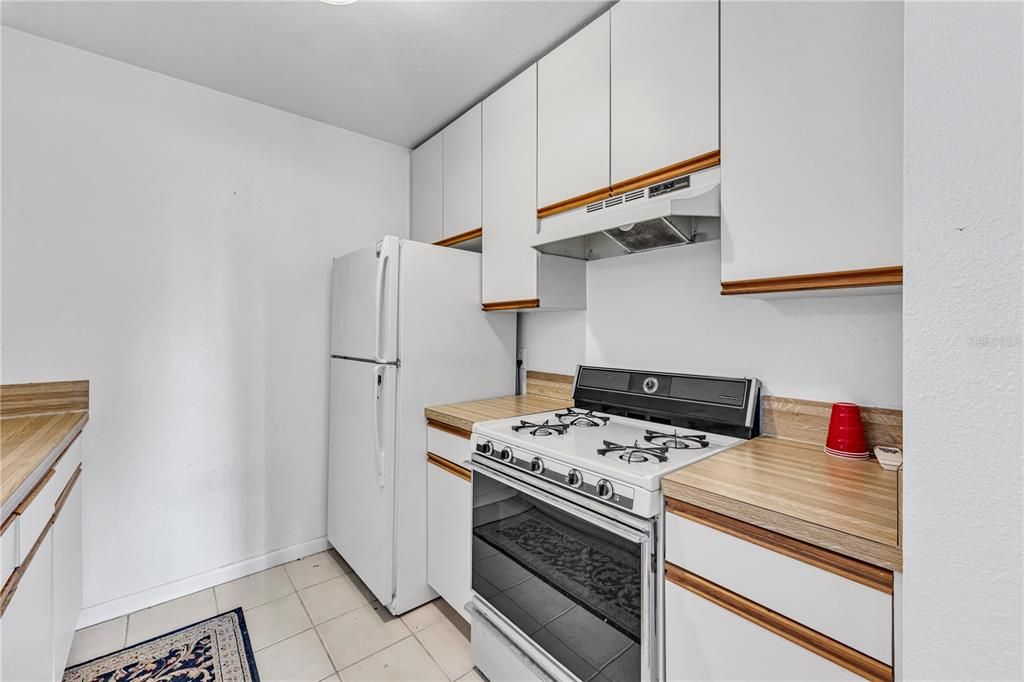 For Sale: $155,000 (2 beds, 2 baths, 1078 Square Feet)