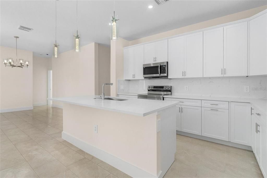 На продажу: $389,900 (3 спален, 2 ванн, 1767 Квадратных фут)