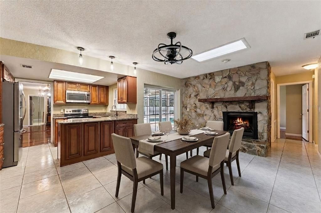 En Venta: $430,000 (4 camas, 2 baños, 1785 Pies cuadrados)