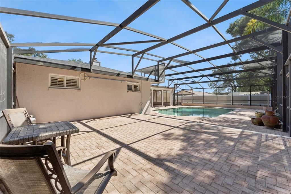 En Venta: $430,000 (4 camas, 2 baños, 1785 Pies cuadrados)