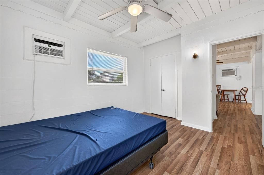 For Sale: $135,000 (2 beds, 1 baths, 928 Square Feet)