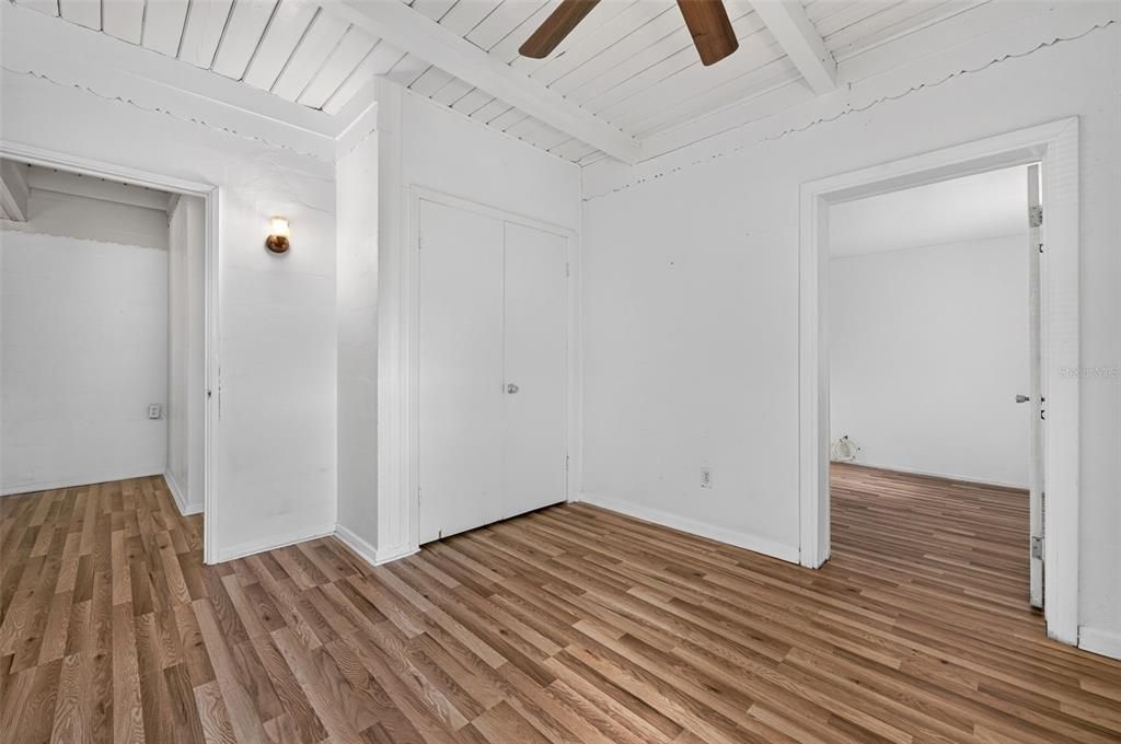 For Sale: $135,000 (2 beds, 1 baths, 928 Square Feet)