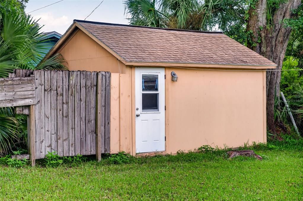 For Sale: $135,000 (2 beds, 1 baths, 928 Square Feet)