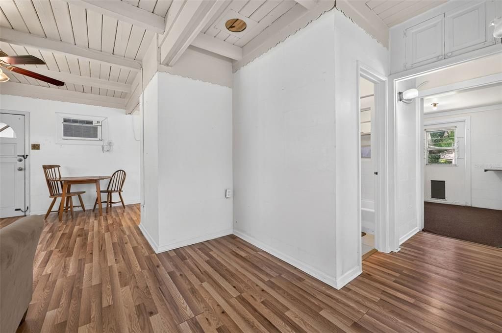 For Sale: $135,000 (2 beds, 1 baths, 928 Square Feet)