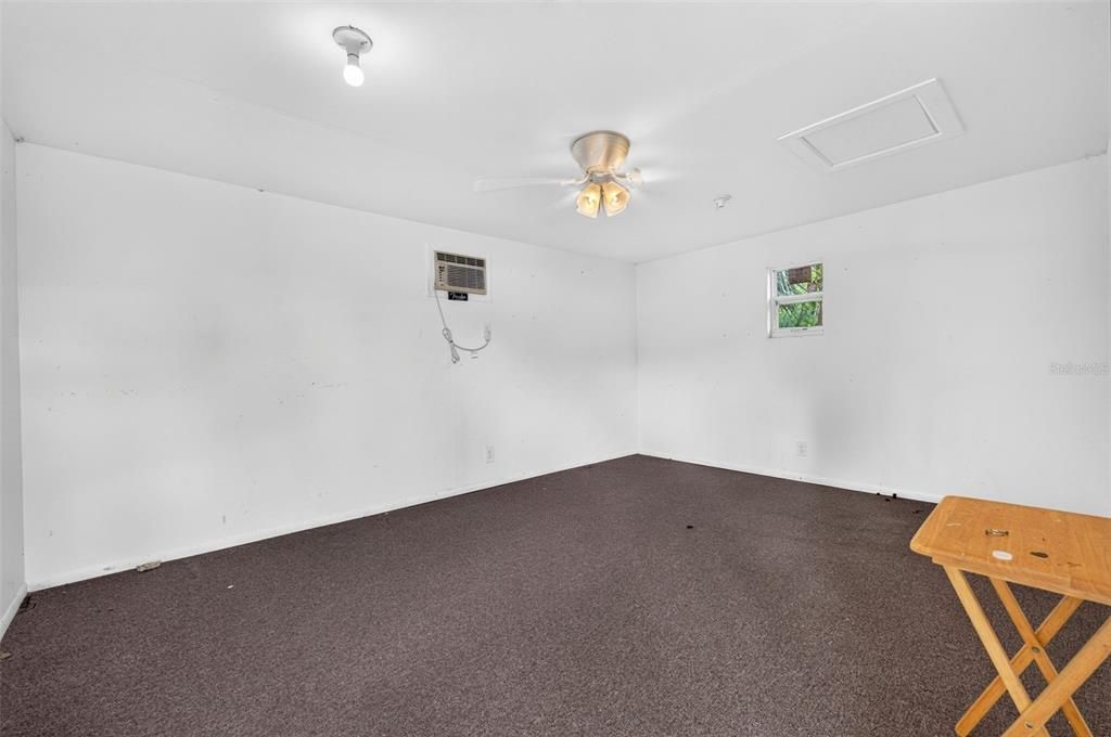 For Sale: $135,000 (2 beds, 1 baths, 928 Square Feet)