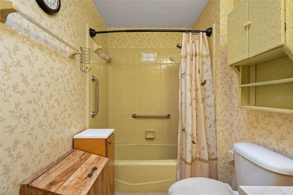 Active With Contract: $315,000 (4 beds, 2 baths, 1784 Square Feet)