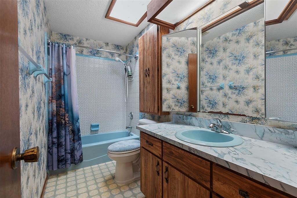 Active With Contract: $315,000 (4 beds, 2 baths, 1784 Square Feet)