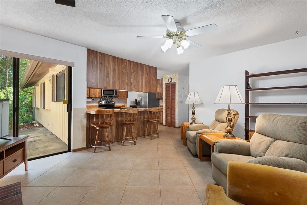 Active With Contract: $315,000 (4 beds, 2 baths, 1784 Square Feet)
