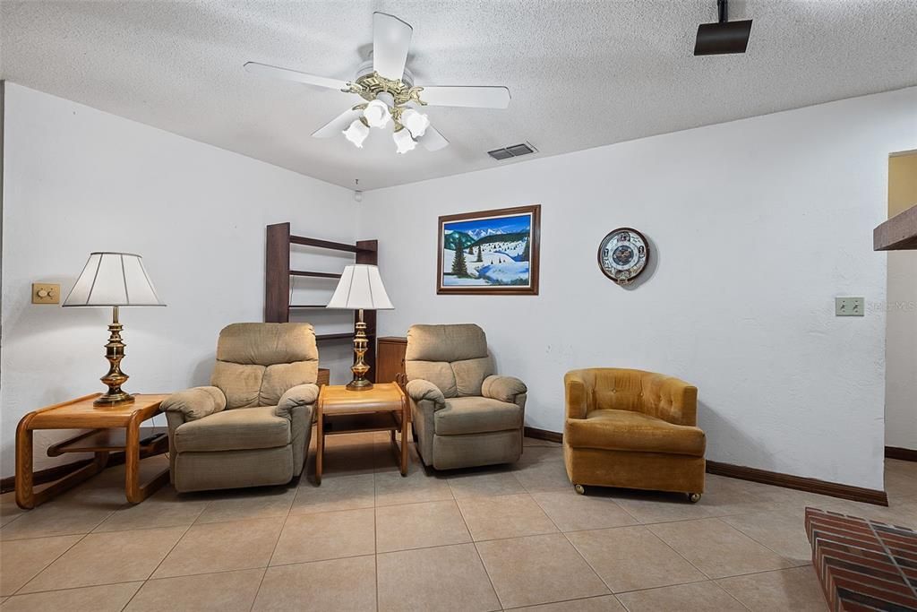 Active With Contract: $315,000 (4 beds, 2 baths, 1784 Square Feet)