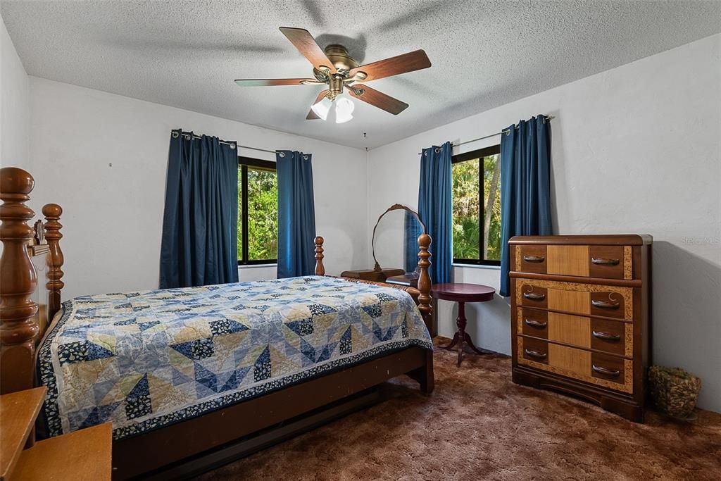 Active With Contract: $315,000 (4 beds, 2 baths, 1784 Square Feet)