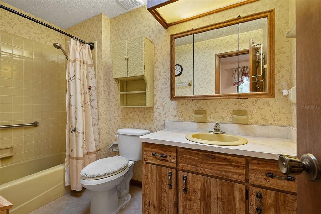 Active With Contract: $315,000 (4 beds, 2 baths, 1784 Square Feet)