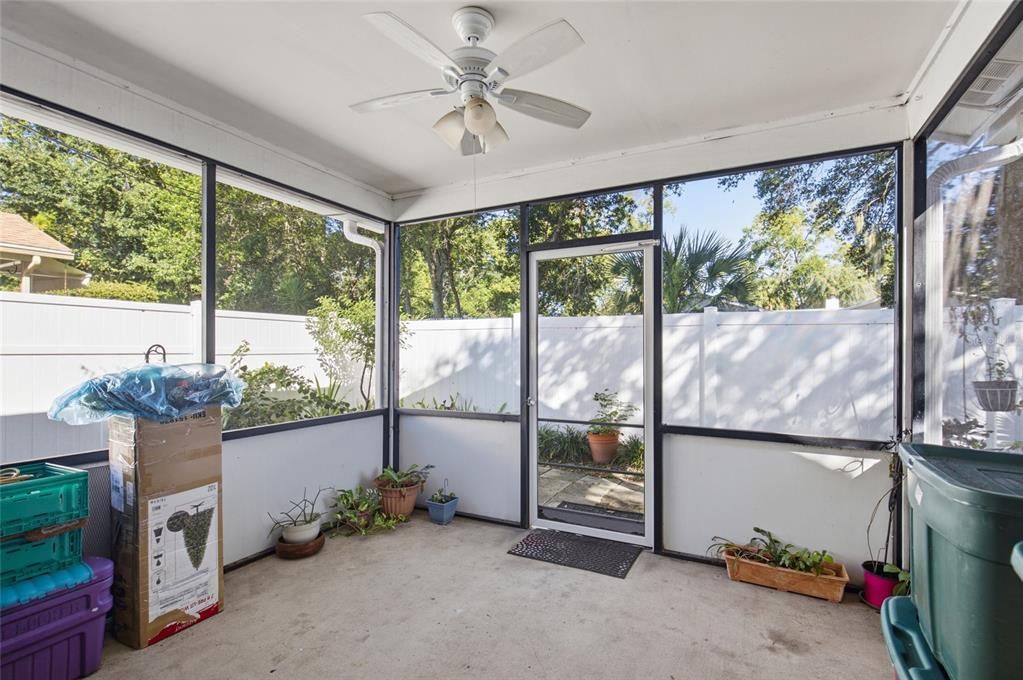 For Sale: $265,000 (2 beds, 2 baths, 1147 Square Feet)