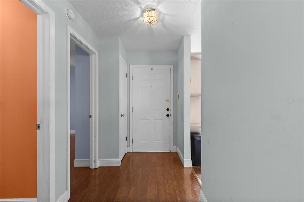 For Sale: $265,000 (2 beds, 2 baths, 1147 Square Feet)