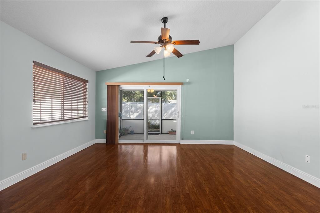 For Sale: $265,000 (2 beds, 2 baths, 1147 Square Feet)