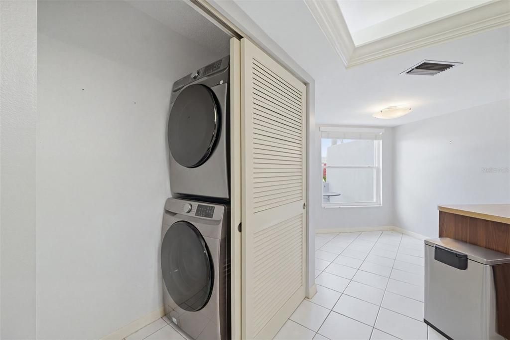 На продажу: $215,000 (2 спален, 2 ванн, 1608 Квадратных фут)