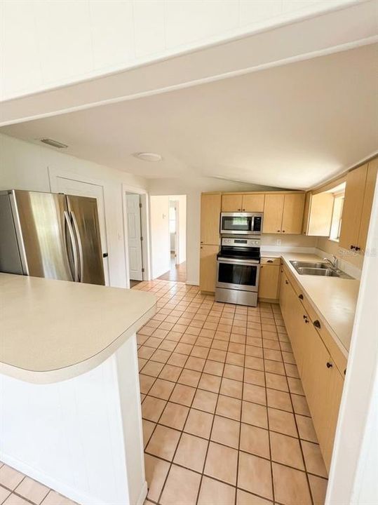 В аренду: $2,600 (3 спален, 2 ванн, 1215 Квадратных фут)