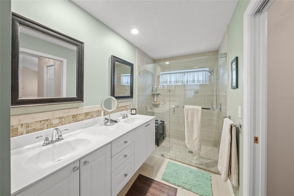 For Sale: $449,900 (2 beds, 2 baths, 1911 Square Feet)
