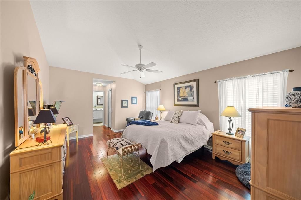 For Sale: $449,900 (2 beds, 2 baths, 1911 Square Feet)
