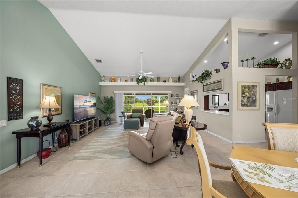 For Sale: $449,900 (2 beds, 2 baths, 1911 Square Feet)