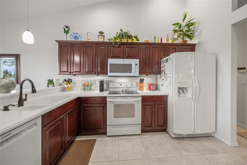 For Sale: $449,900 (2 beds, 2 baths, 1911 Square Feet)