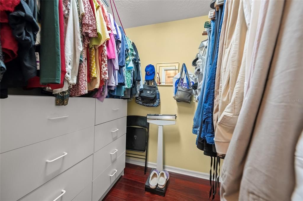 For Sale: $449,900 (2 beds, 2 baths, 1911 Square Feet)