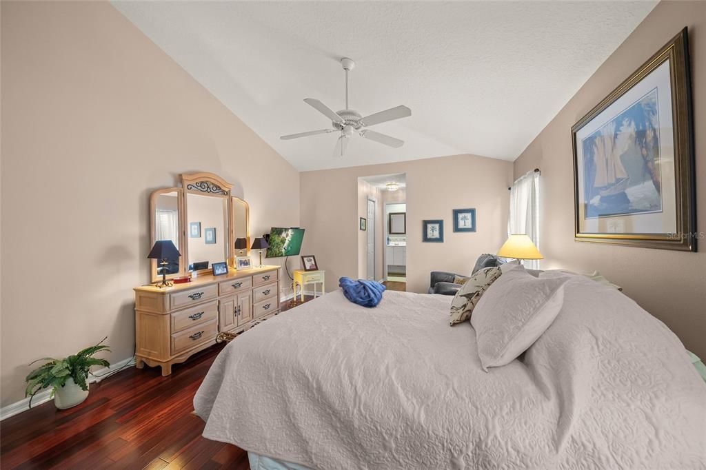 For Sale: $449,900 (2 beds, 2 baths, 1911 Square Feet)