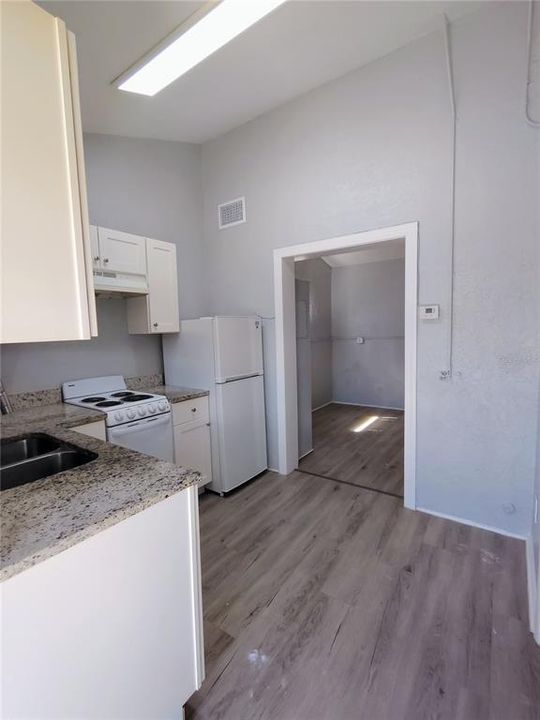 For Rent: $1,095 (0 beds, 1 baths, 550 Square Feet)