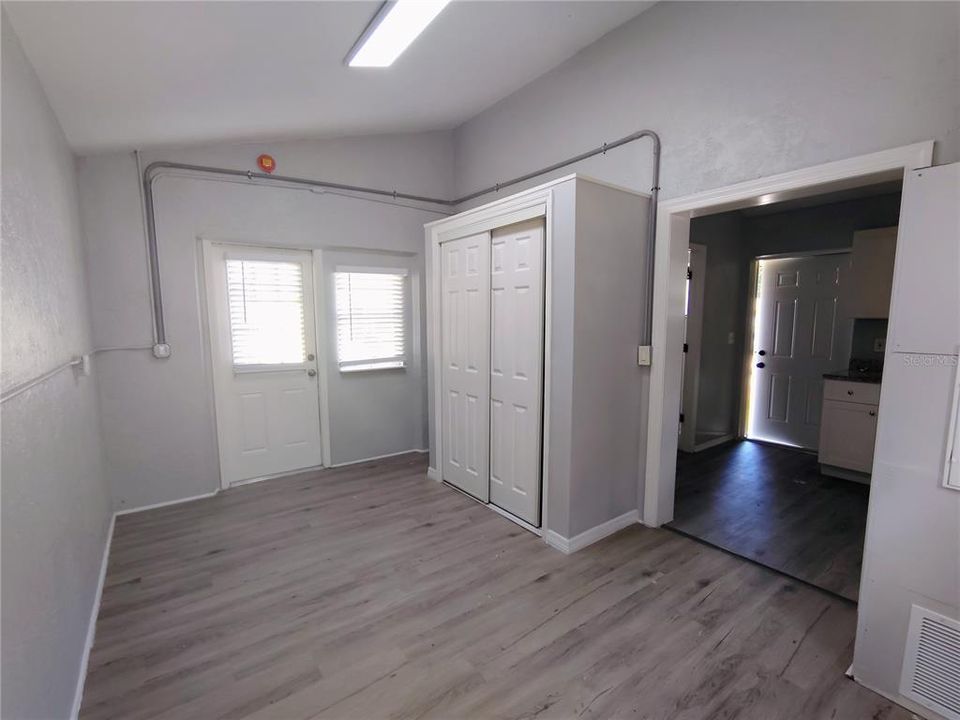 For Rent: $1,095 (0 beds, 1 baths, 550 Square Feet)