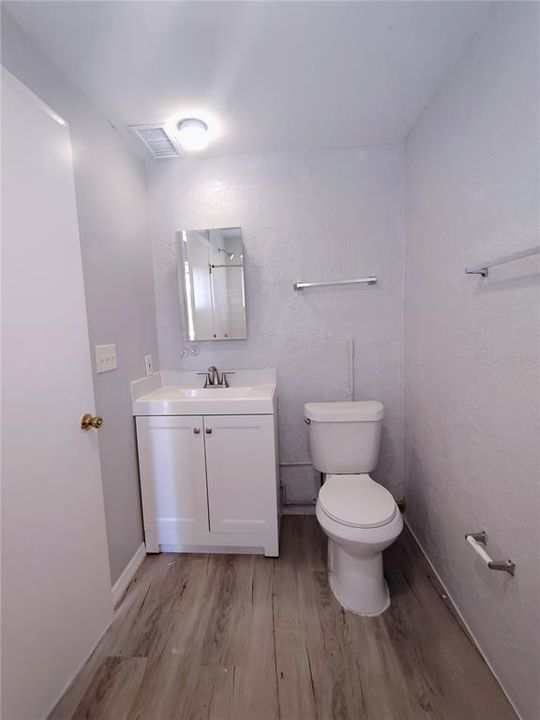 For Rent: $1,095 (0 beds, 1 baths, 550 Square Feet)