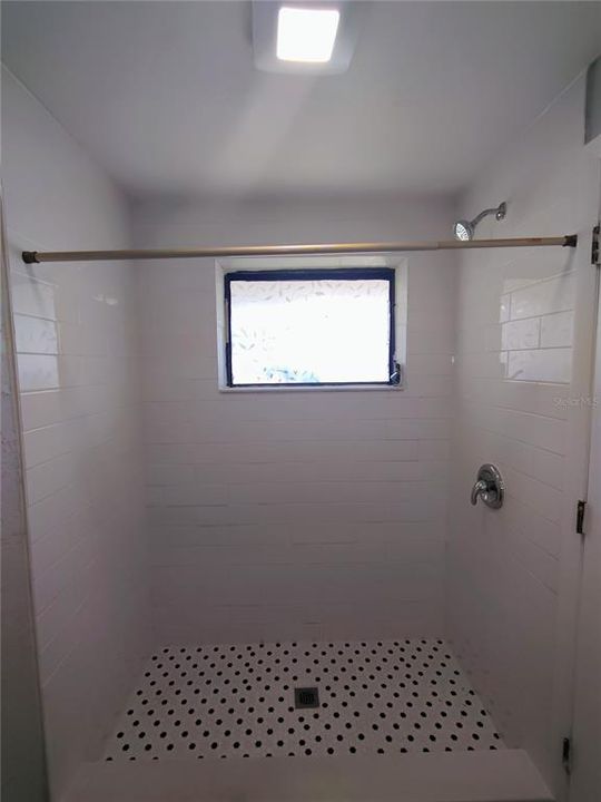 For Rent: $1,095 (0 beds, 1 baths, 550 Square Feet)