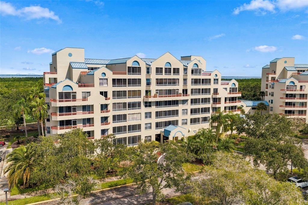For Sale: $269,000 (2 beds, 2 baths, 1075 Square Feet)