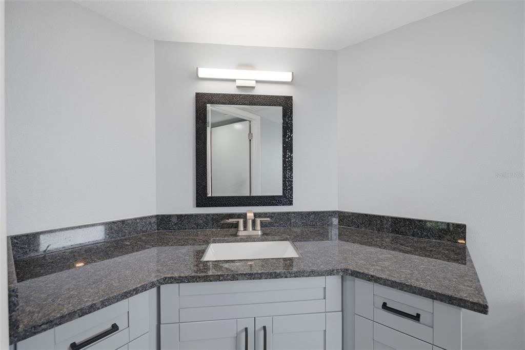 For Sale: $269,000 (2 beds, 2 baths, 1075 Square Feet)
