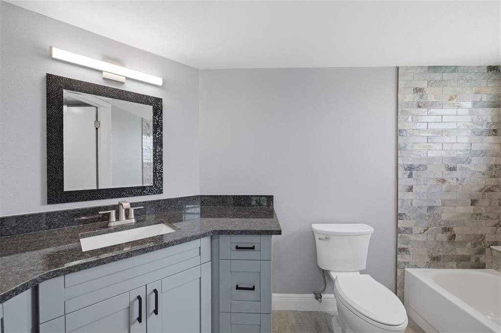 For Sale: $269,000 (2 beds, 2 baths, 1075 Square Feet)