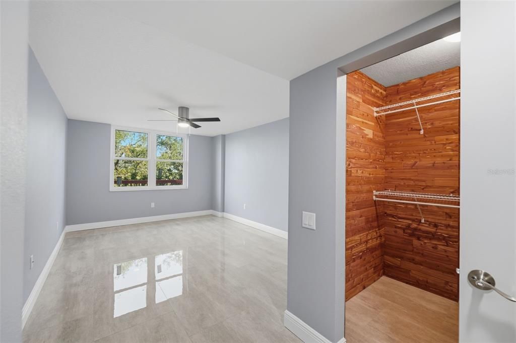 For Sale: $269,000 (2 beds, 2 baths, 1075 Square Feet)