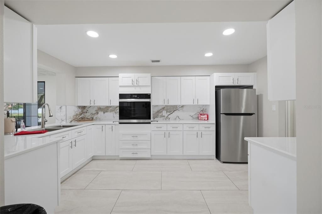 For Sale: $269,000 (2 beds, 2 baths, 1075 Square Feet)