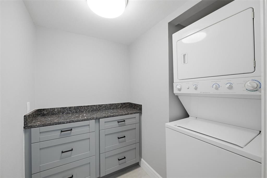 For Sale: $269,000 (2 beds, 2 baths, 1075 Square Feet)