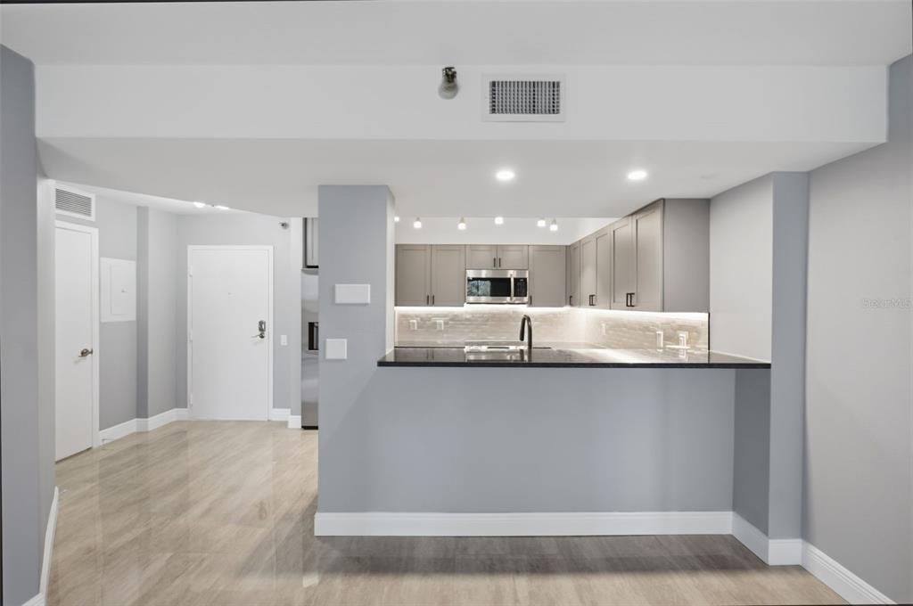For Sale: $269,000 (2 beds, 2 baths, 1075 Square Feet)