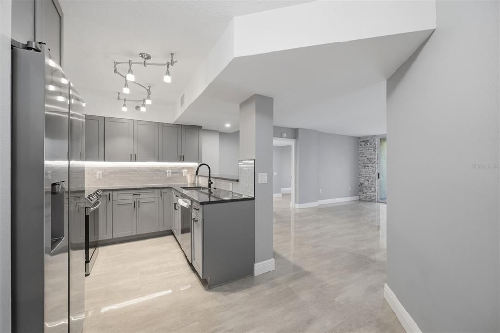 For Sale: $269,000 (2 beds, 2 baths, 1075 Square Feet)