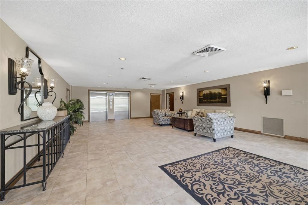 For Sale: $269,000 (2 beds, 2 baths, 1075 Square Feet)