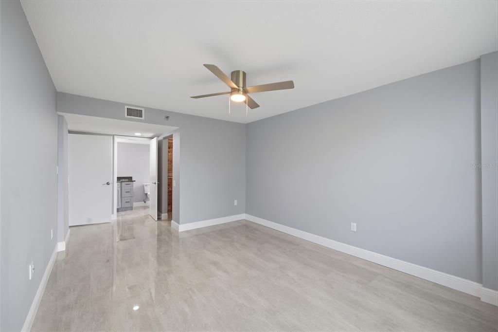 For Sale: $269,000 (2 beds, 2 baths, 1075 Square Feet)