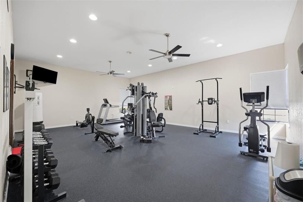 For Sale: $269,000 (2 beds, 2 baths, 1075 Square Feet)