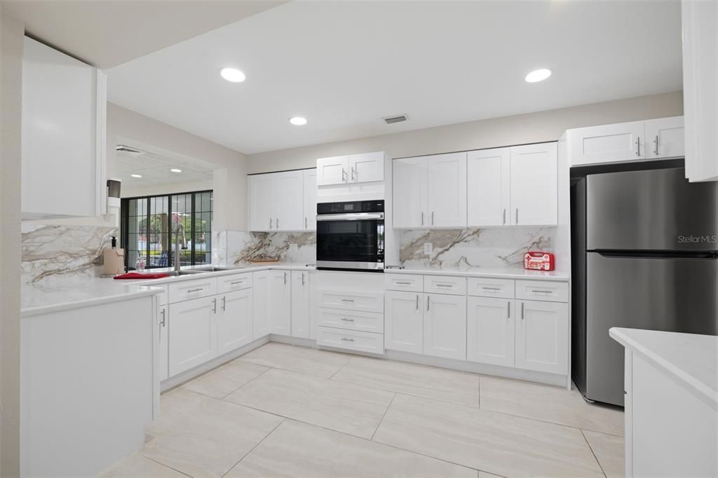 For Sale: $269,000 (2 beds, 2 baths, 1075 Square Feet)