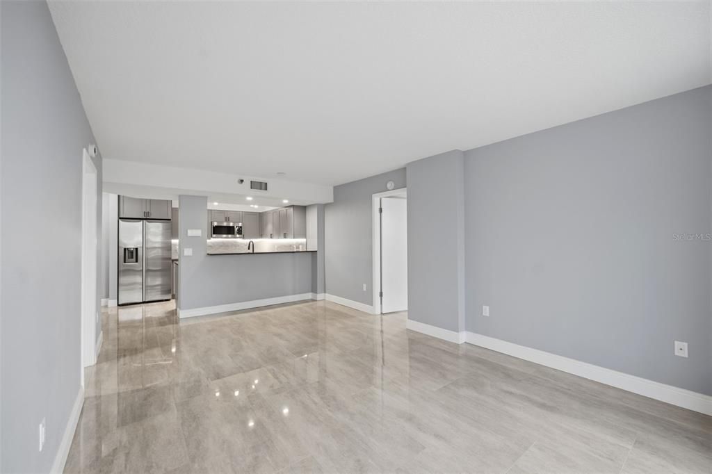 For Sale: $269,000 (2 beds, 2 baths, 1075 Square Feet)