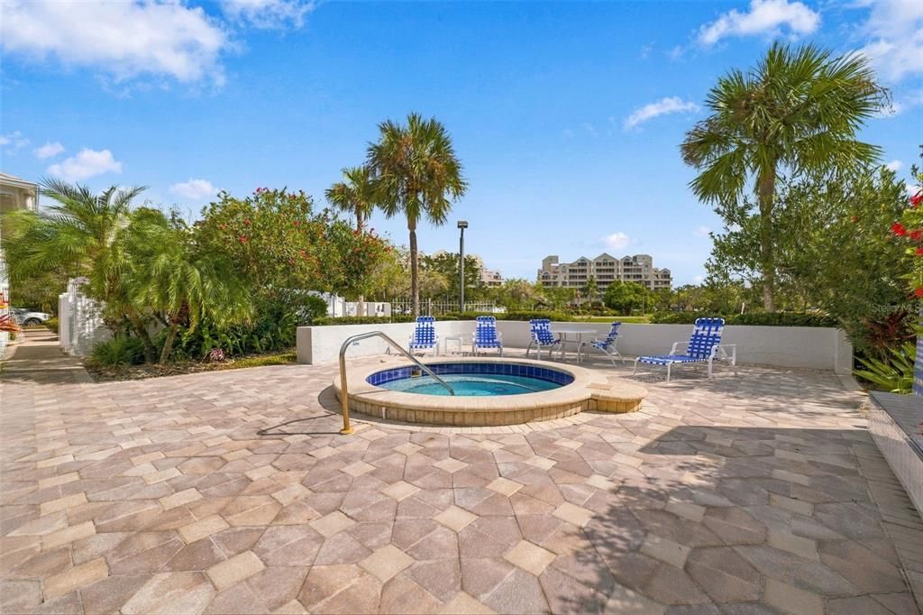 For Sale: $269,000 (2 beds, 2 baths, 1075 Square Feet)