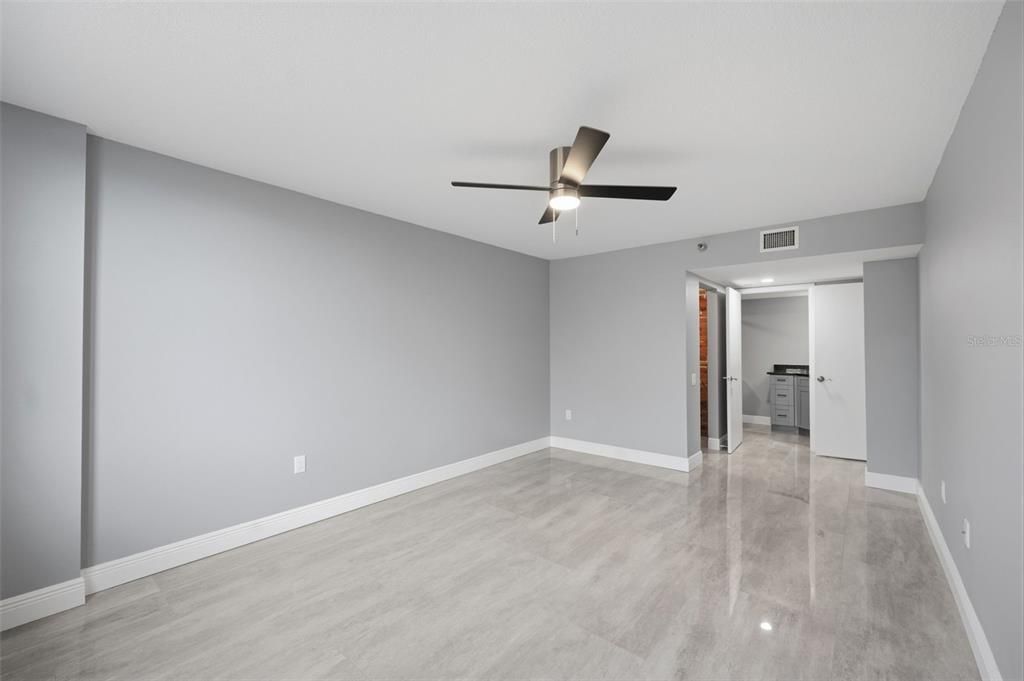 For Sale: $269,000 (2 beds, 2 baths, 1075 Square Feet)