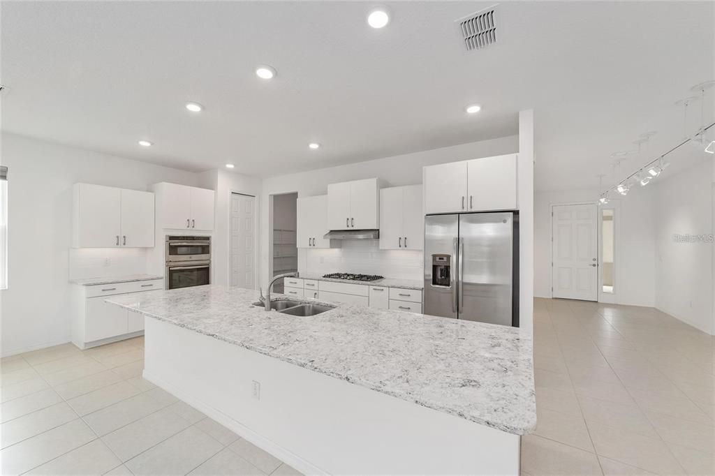 For Sale: $349,900 (2 beds, 2 baths, 1845 Square Feet)