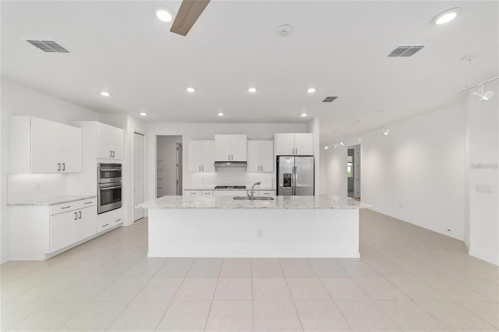 For Sale: $349,900 (2 beds, 2 baths, 1845 Square Feet)